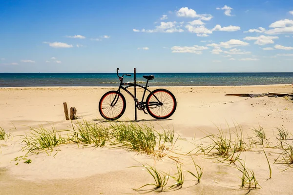 Cykel Parkerad Vid Atlantens Strand — Stockfoto