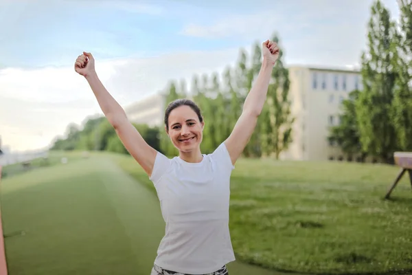 Mujer Deportiva Delgada Entrenamiento Fitness Aire Libre —  Fotos de Stock