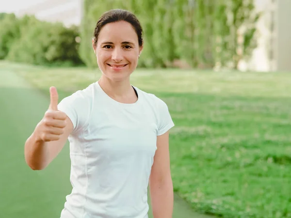 Mujer Deportiva Delgada Entrenamiento Fitness Aire Libre —  Fotos de Stock