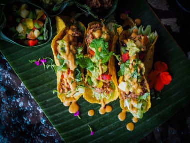 Sağlıklı vejetaryen Jackfruit tacoları