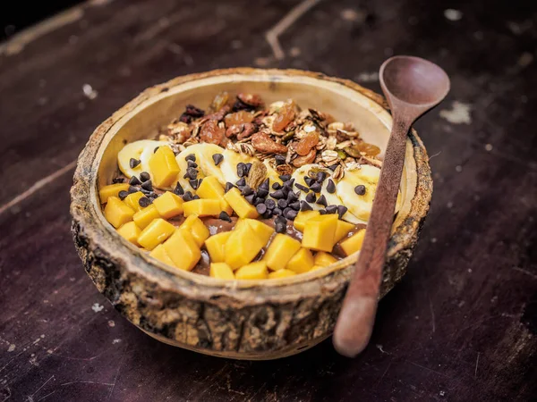 Muesli Con Plátano Fresco Nueces Tazón Tonificación Enfoque Selectivo —  Fotos de Stock