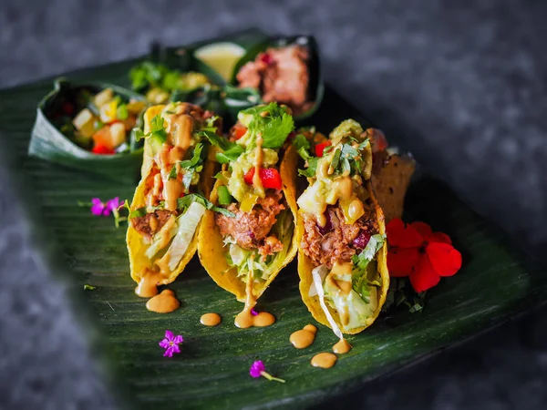 Sağlıklı vejetaryen Jackfruit tacoları