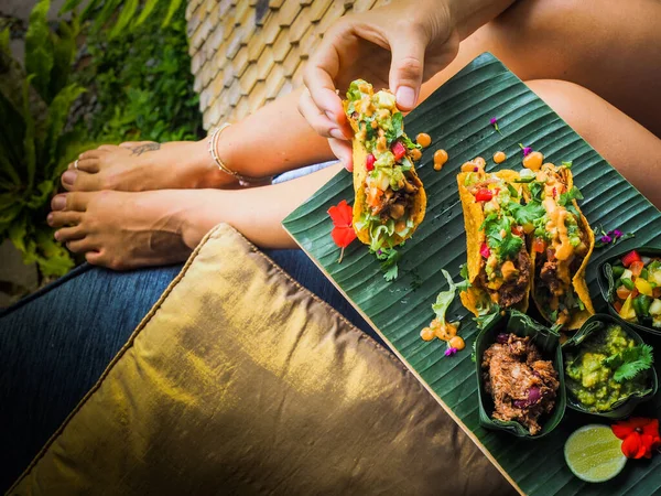 Sağlıklı vejetaryen Jackfruit tacoları
