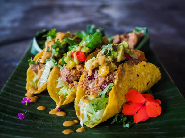 Sağlıklı vejetaryen Jackfruit tacoları
