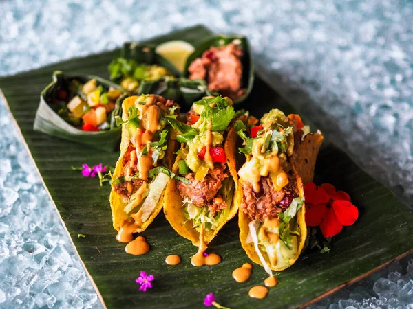 Sağlıklı vejetaryen Jackfruit tacoları