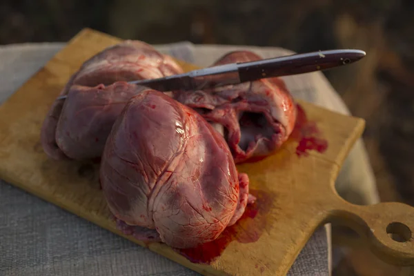 被压迫的哺乳动物的心脏 屠宰动物 猪的最后一天 猪的肉 心脏科偶蹄动物 — 图库照片