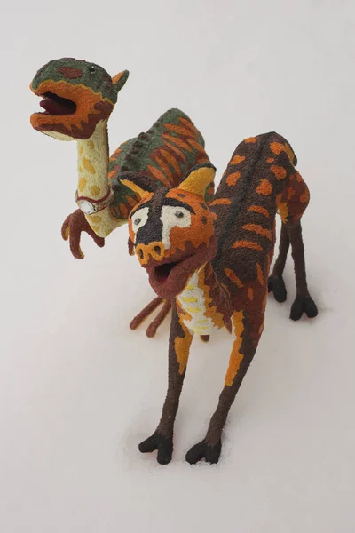 Een Decoratieve Sculptuur Van Een Fantastische Groep Theropode Procamelus Een — Stockfoto