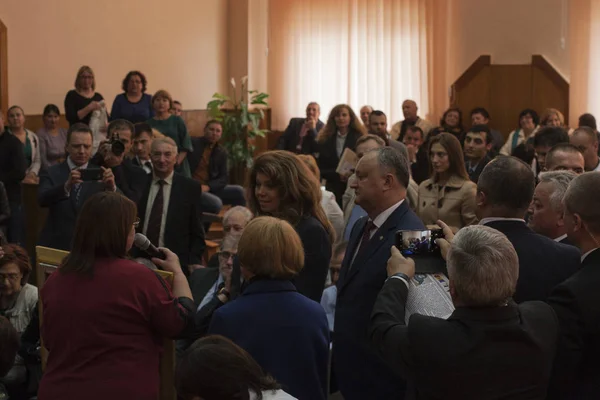 Taraclia 摩尔多瓦 于2017年10月5日 保加利亚共和国副总统伊利亚娜 Iotova 和摩尔多瓦共和国总统伊戈尔多顿与大学师生会面 — 图库照片