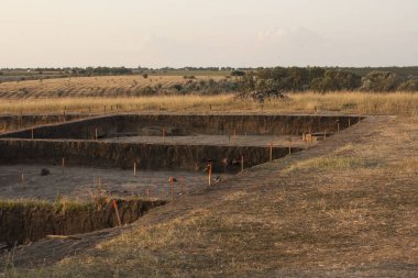  İskit kazı mezar. İlkel insan yerleşim.