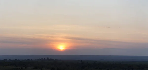 Paesaggio Con Dannato Tramonto Terreno Nell Europa Meridionale Cielo Tragico — Foto Stock