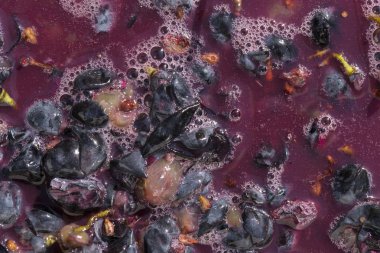 Fayanslardan yapılma. Bir taşın üzerindeki grafiksel element. İnşaat ürünü.