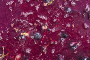 Fayanslardan yapılma. Bir taşın üzerindeki grafiksel element. İnşaat ürünü.