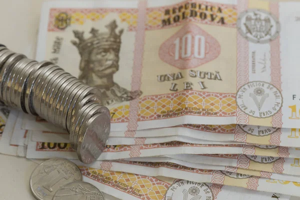 Moldovya Cumhuriyeti para. Leis banknot ve bankacılık sistemi Moldova araçlardır sikke vardır.