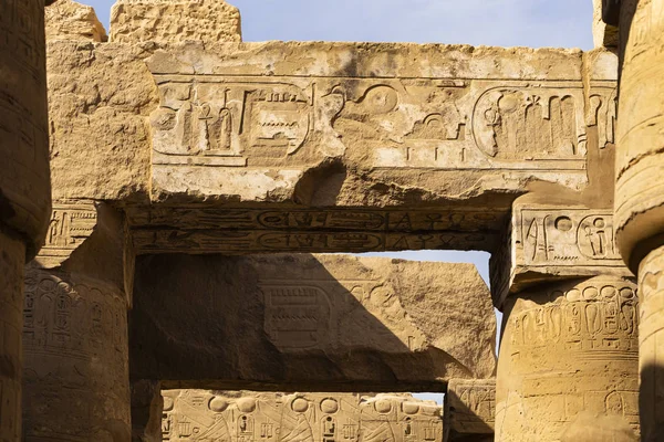 Chrám Karnaka Komplex Amun Velký Sál Hypostylu Razítkované Hieroglyfy Sloupcích — Stock fotografie