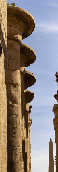Templo Karnak Complejo Amón Jeroglíficos Relieve Columnas Gran Patio Del — Foto de Stock