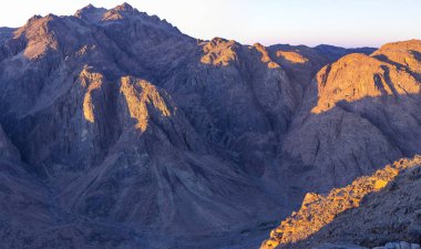 Mısır. Mount Sinai gündoğumu sabah. (Mount Horeb, Gabal Musa, Moses Mount). Hac yeri ve ünlü turistik hedef.