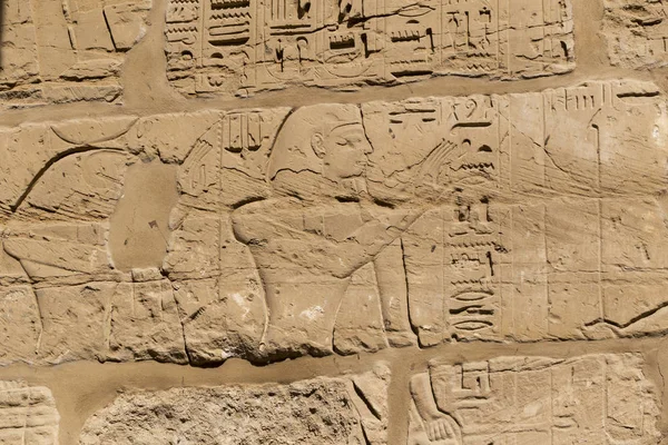Templo Karnak Complejo Amón Jeroglíficos Relieve Las Paredes Provincia Luxor —  Fotos de Stock