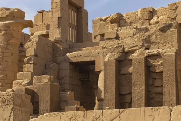 Luxor Governorate Egypt Chrám Karnak Komplex Amun Razítkované Hieroglyfy Sloupech — Stock fotografie