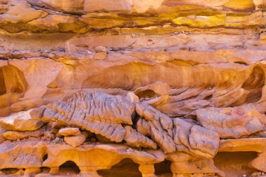 Renkli Kanyon, Sina yarımadasında bir kaya oluşumudur. Nuweiba, Mısır manzarası.