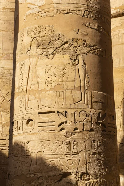 Мухафаза Луксор Египет Карнак Комплекс Амун Тиснутые Иероглифы Колоннах Стенах — стоковое фото