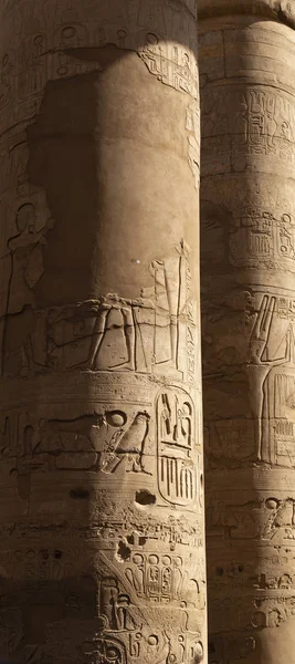 卡诺寺 Amun Re的建筑群 在列上插入象形文字 伟大的低音型大厅 敏是古埃及的神 埃及卢克索省 — 图库照片