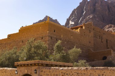 Mısır. Aziz Catherine Manastırı. Sina Dağı (Horeb Dağı, Gabal musa, Musa Dağı). Hac yeri ve ünlü turistik destinasyon.