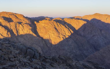 Mısır. Mount Sinai gündoğumu sabah. (Mount Horeb, Gabal Musa, Moses Mount). Hac yeri ve ünlü turistik hedef.