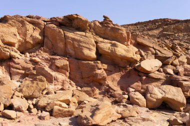 Renkli Kanyon, Sina yarımadasında bir kaya oluşumudur. Nuweiba, Mısır manzarası.