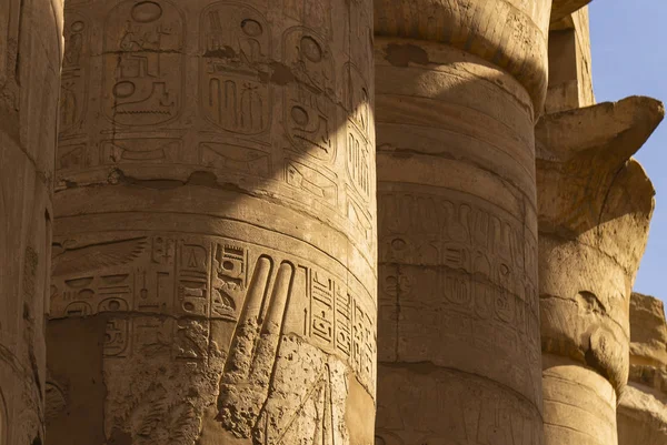Templo Karnak Complejo Amón Gran Patio Del Templo Amón Jeroglíficos — Foto de Stock