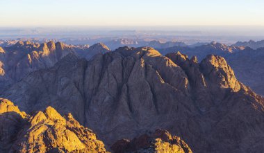 Mısır. Mount Sinai gündoğumu sabah. (Mount Horeb, Gabal Musa, Moses Mount). Hac yeri ve ünlü turistik hedef.