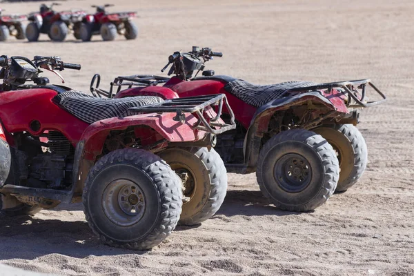 Pojazd Wyścigowy Saharze Zwiedzanie Pustyni Quadach Safari Atv — Zdjęcie stockowe