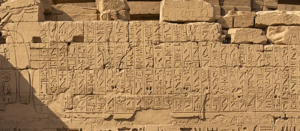 Luxor Kormányzóság Egyiptom Karnak Templom Amun Komplexum Dombornyomásos Hieroglifák Oszlopokon — Stock Fotó