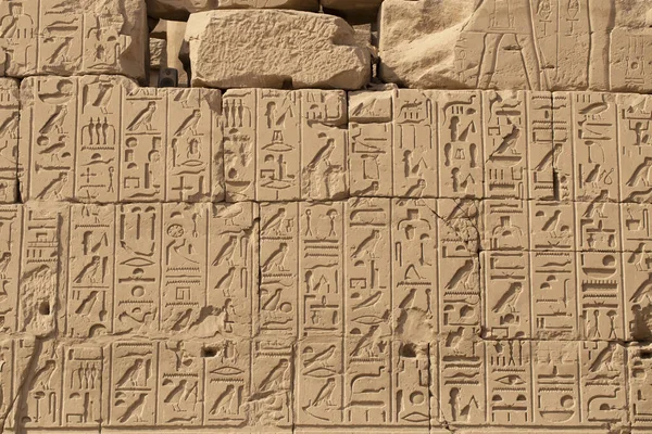 Храм Карнака Комплекс Амон Тиснутые Иероглифы Стенах Луксорская Губерния — стоковое фото