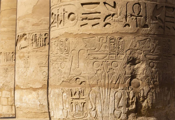 Templo Karnak Complejo Amón Gran Hypostyle Hall Jeroglíficos Relieve Columnas — Foto de Stock