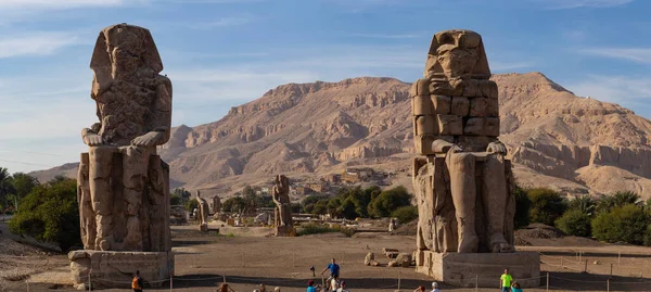 Luxor Governorate Egipto 2019 Colosos Memnon Son Dos Estatuas Piedra — Foto de Stock