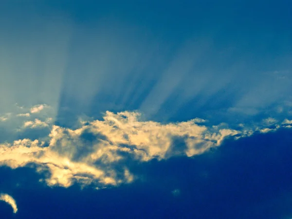 Lucht Wolken Met Zonnestralen — Stockfoto
