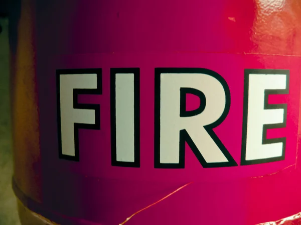 Wort Feuer Auf Einer Flasche Mit Feuerfestem Gas Geschrieben — Stockfoto