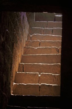 taş basamaklar, Teen darwaza panhala fort