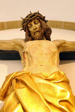 Çarmıha gerilmiş İsa heykeli