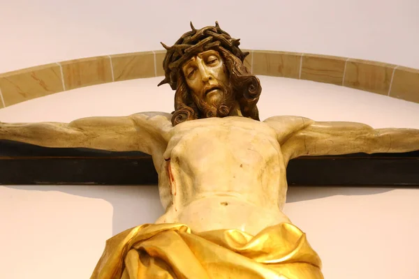Jezus Beeldhouwwerk Aan Het Kruis — Stockfoto