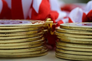 Yakın çekimde madalyalar ya da spor ödülleri