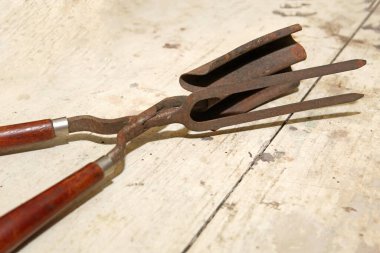 Eski saç maşası, yakın plan.