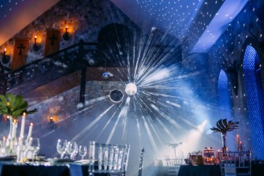 disko topu ışık yansıma noktası bar partisi