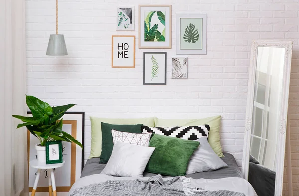 Sovrum inredning house bed stil skandinaviska horisontell — Stockfoto