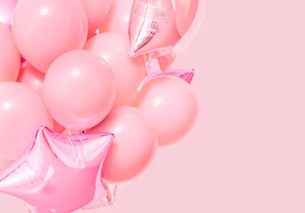 Pembe doğum günü hava balonları pembe arka plan mockup