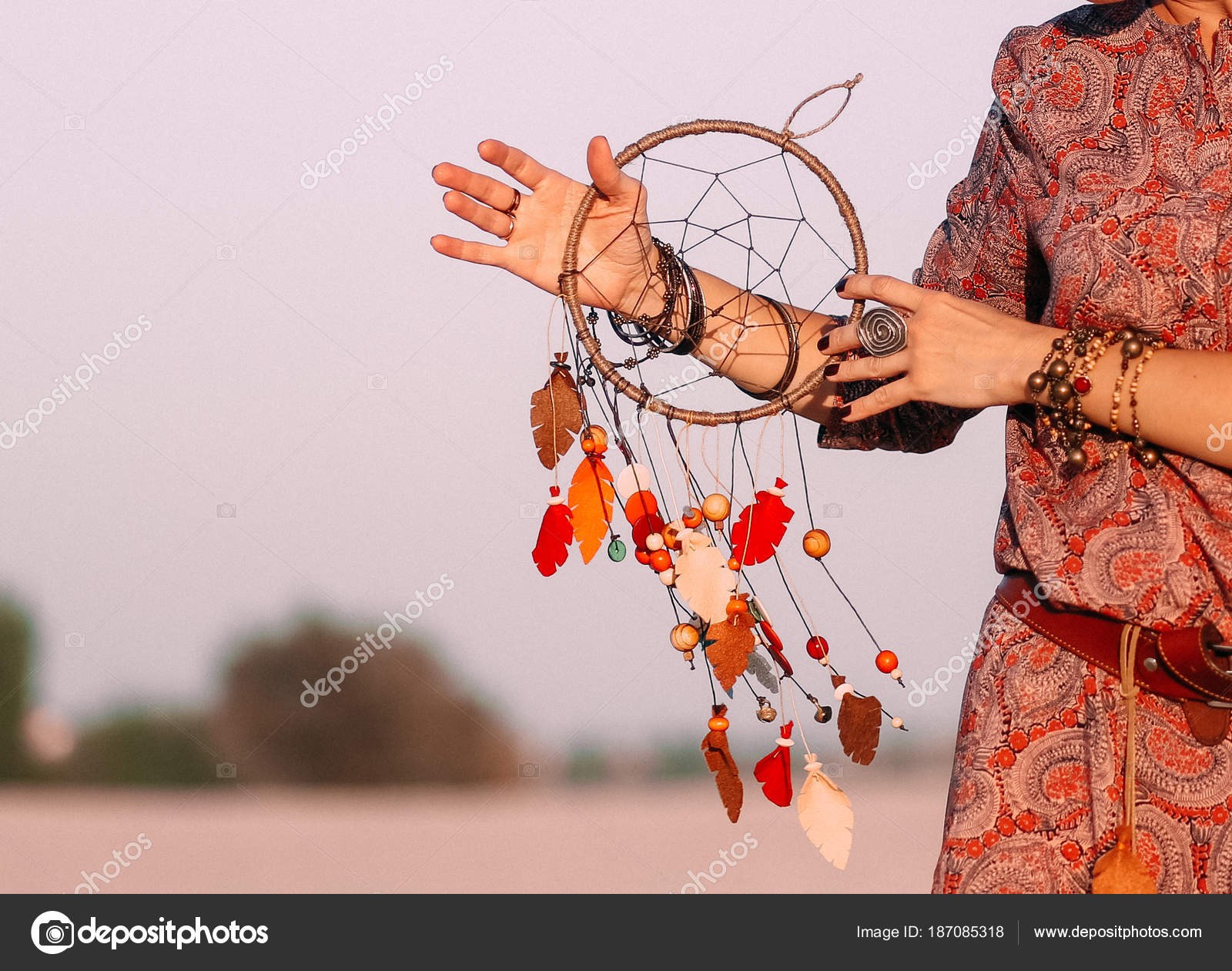 Fille Avec Accessoires Indien Robe De Plage Photographie