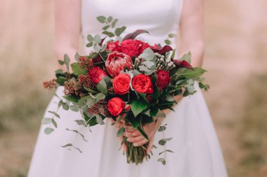 kadın gelin güzel buket çiçekler doğa holding