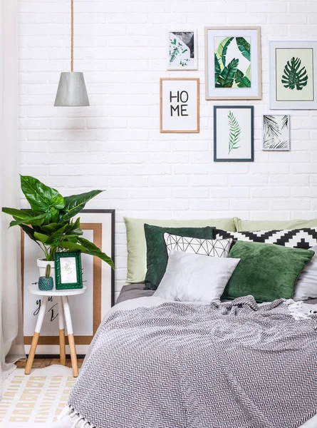 Sovrum inredning hus stil målning ljuskrona blomma — Stockfoto