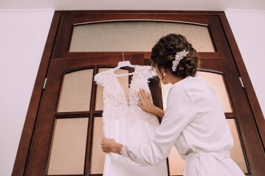 Gelinlik gelin sabah elbiseler dokunuşlar