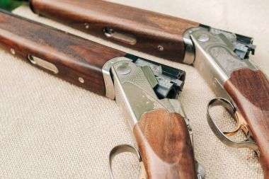 av silah iki çift varil tablo